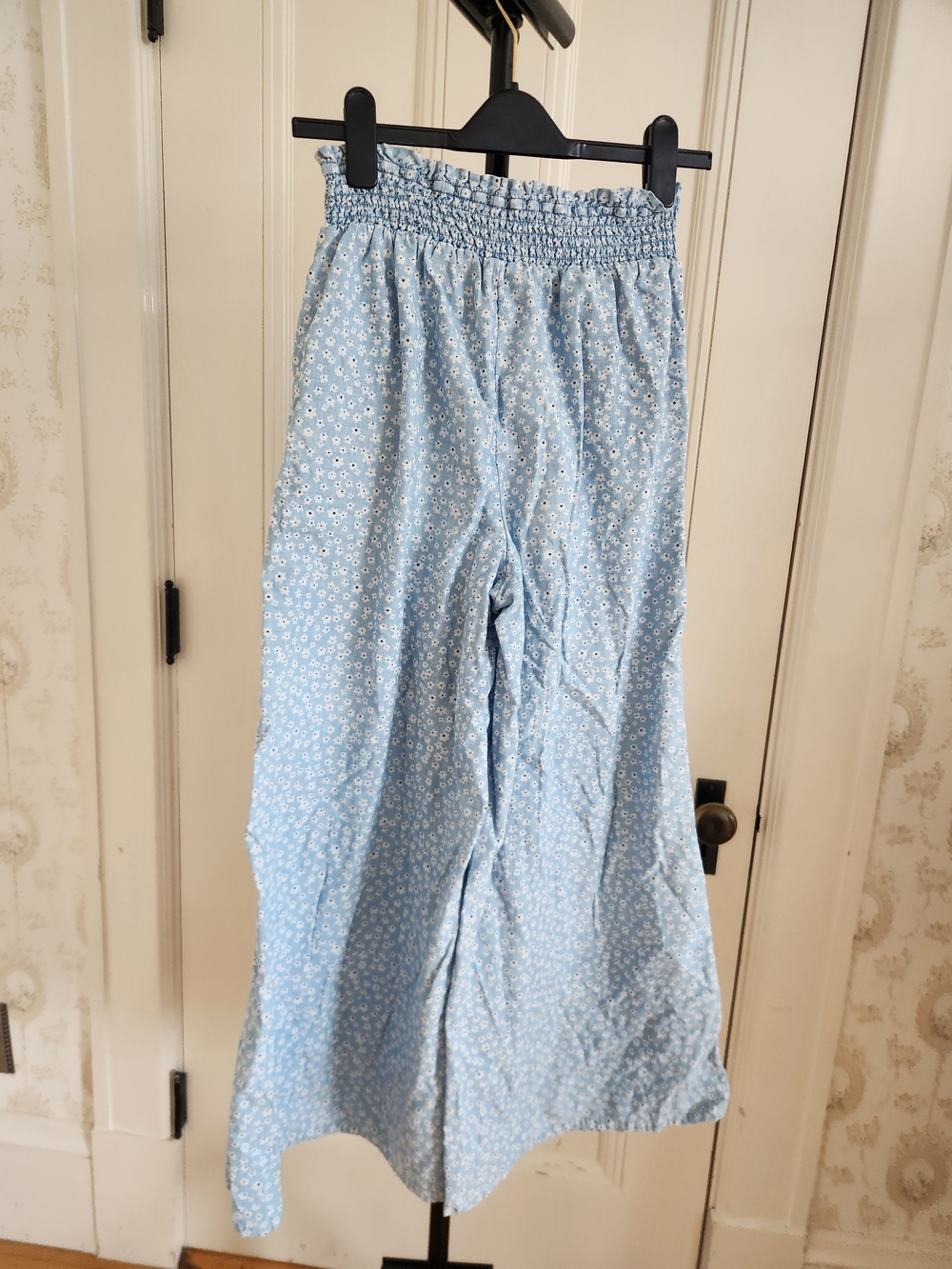 American Eagle Outfitters Light Blue Floral Wide-Leg Smocked Pants - Picture 3 of 3